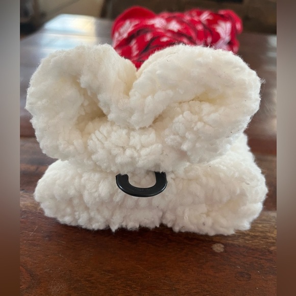 Festive Red Patterned Women’s No Slip Socks - Picture 2 of 3